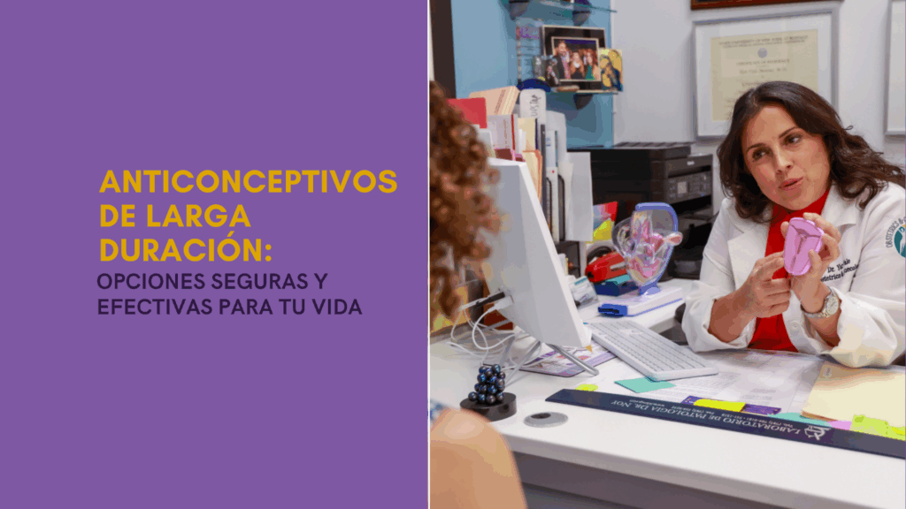 Diseño gráfico con fondo morado que dice “Anticonceptivos de larga duración: opciones seguras y efectivas para tu vida”, acompañado de una ginecóloga explicando un modelo anatómico a una paciente durante una consulta médica.